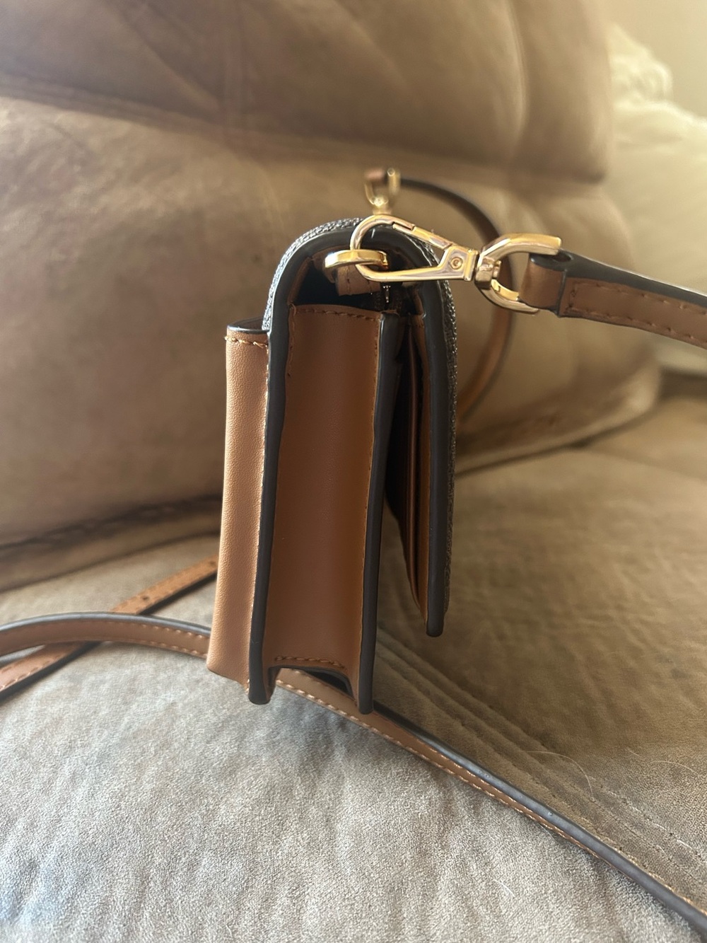 Michael Kors | Jet Set | Charm | Small Phone | Crossbody - Picture 3 of 16